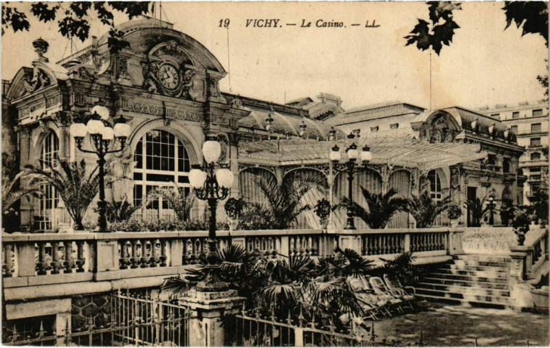 Carte postale ancienne Vichy Le Casino à Vichy