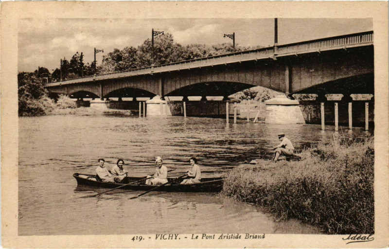 Carte postale ancienne Vichy Le Pont Aristide Briand à Vichy
