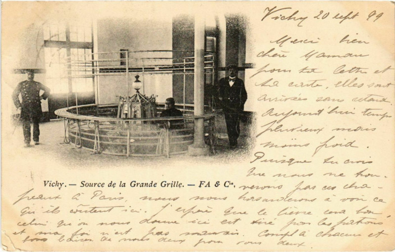 Carte postale ancienne Vichy Source de la Grande Grille à Vichy