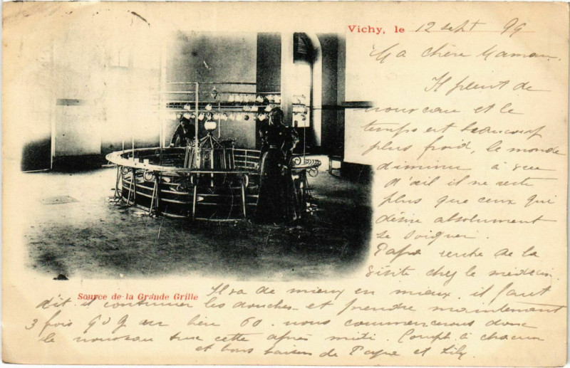 Carte postale ancienne Vichy Source de la Grande Grille à Vichy