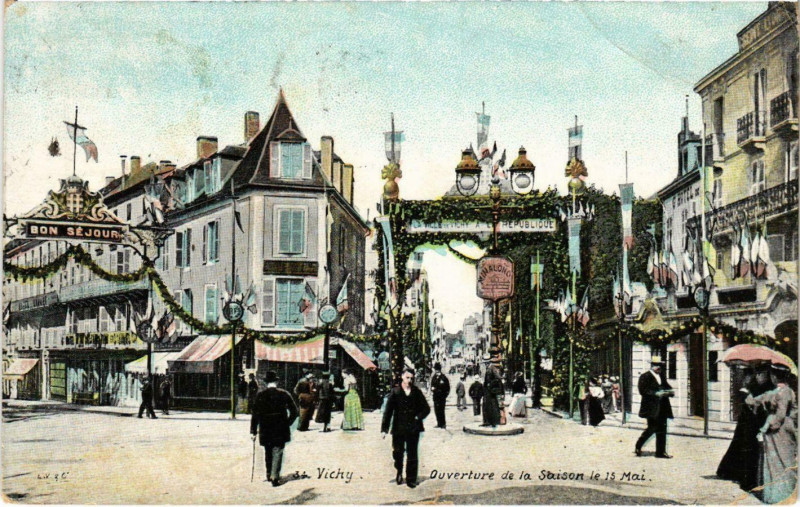 Carte postale ancienne Vichy Ouverture de la Saison le 15 Mai à Vichy