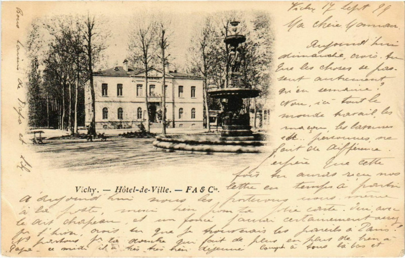 Carte postale ancienne Vichy Hotel de Ville à Vichy