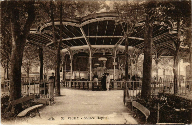 Carte postale ancienne Vichy Source Hopital à Vichy