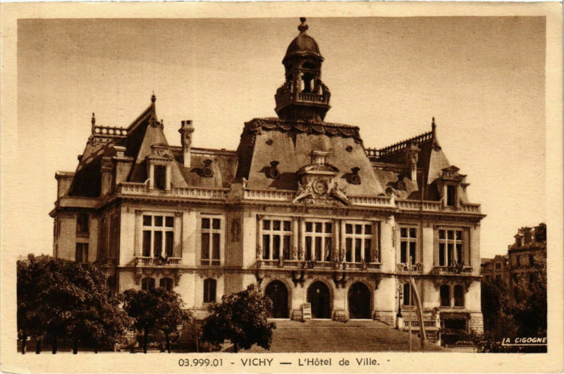 Carte postale ancienne Vichy L'Hotel de Ville à Vichy