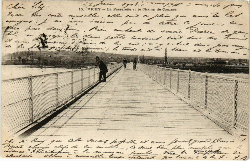 Carte postale ancienne Vichy La Passerelle et le Champ de Courses à Vichy