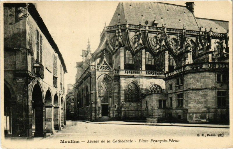 Carte postale ancienne Moulins Abside de la Cathédrale à Moulins