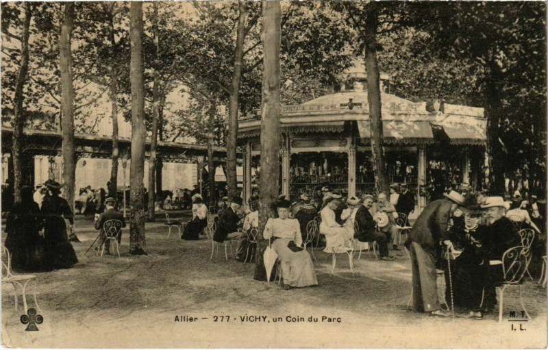 Carte postale ancienne Vichy,un Coin du Parc à Vichy