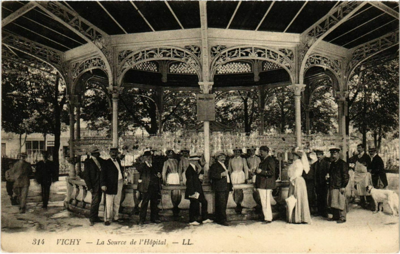 Carte postale ancienne Vichy La Source de l' Hopital à Vichy