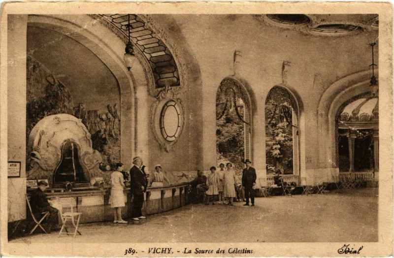 Carte postale ancienne Vichy La Source des Célestins à Vichy