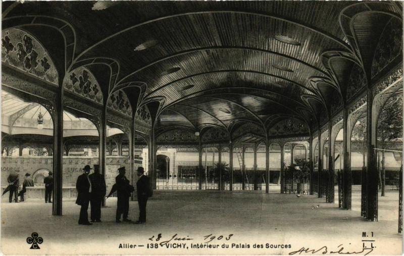 Carte postale ancienne Vichy Intérieur du Palais des Sources à Vichy