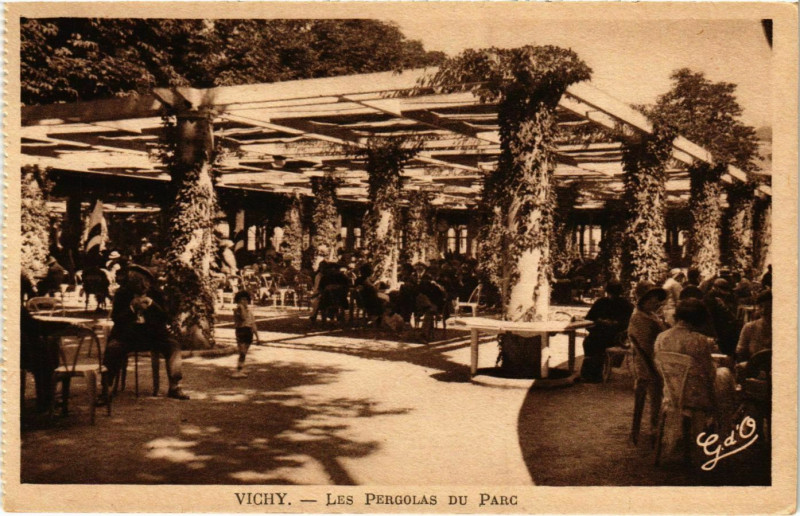 Carte postale ancienne Vichy Les Pergolas du Parc à Vichy