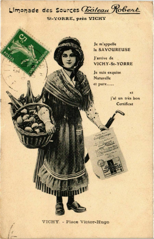 Carte postale ancienne Vichy Plac e Victor-Hugo Limonade des Sources à Vichy