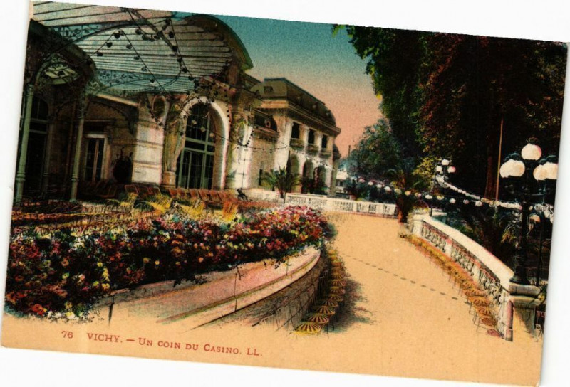 Carte postale ancienne Vichy Un coin du Casino à Vichy
