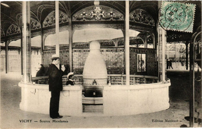 Carte postale ancienne Vichy Source Mesdames à Vichy
