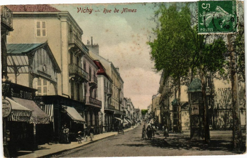 Carte postale ancienne Vichy Rue de Nimes à Vichy