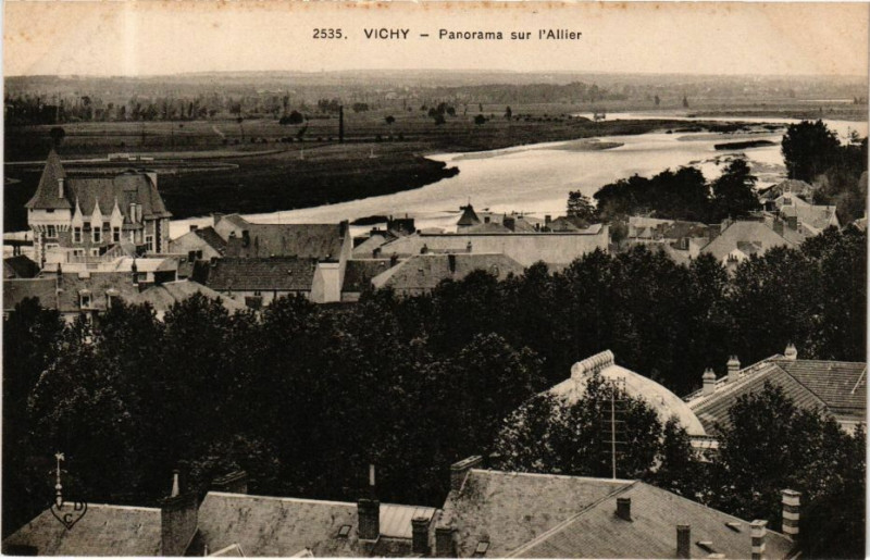 Carte postale ancienne Vichy Panorama sur l'Allier à Vichy