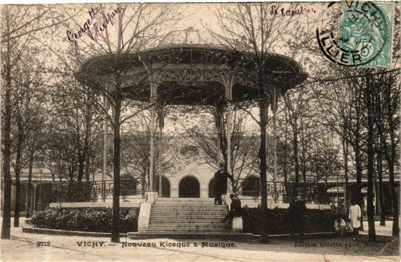 Carte postale ancienne Vichy Nouveau Kiosque a Musique à Vichy
