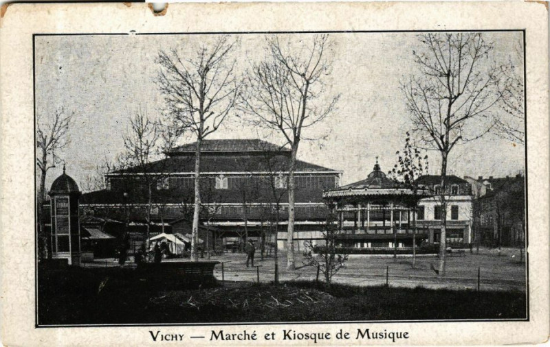 Carte postale ancienne Vichy Marché et Kiosque de Musique à Vichy