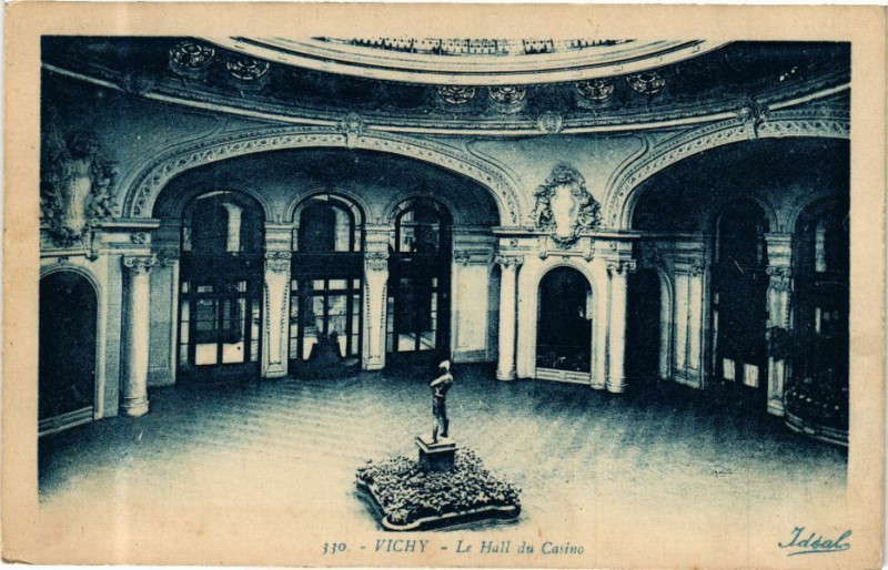 Carte postale ancienne Vichy Le Hall du Casino à Vichy