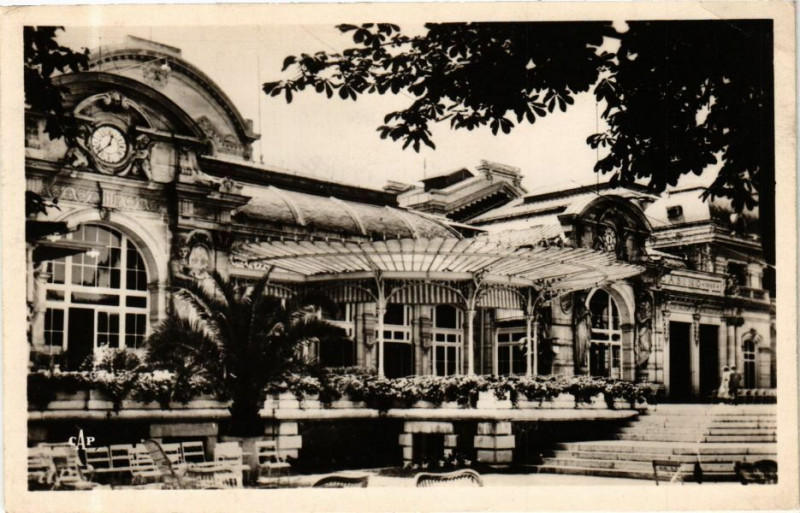 Carte postale ancienne Vichy Le Casino-La Terrasse à Vichy