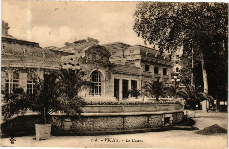 Carte postale ancienne Vichy Le Casino à Vichy