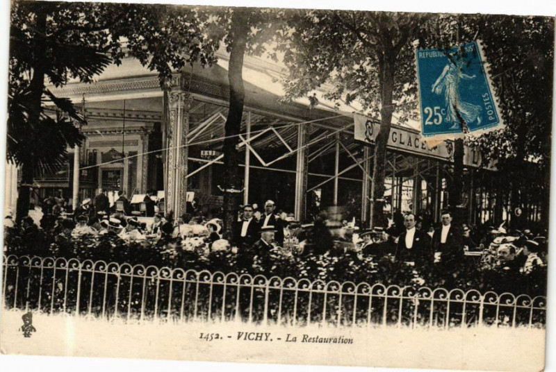 Carte postale ancienne Vichy La Restauration à Vichy