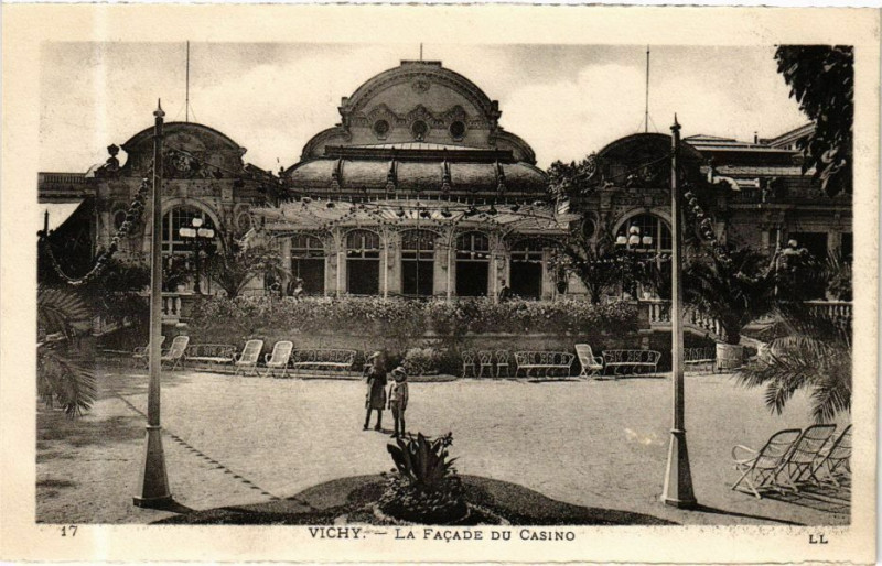Carte postale ancienne Vichy La facade du Casino à Vichy