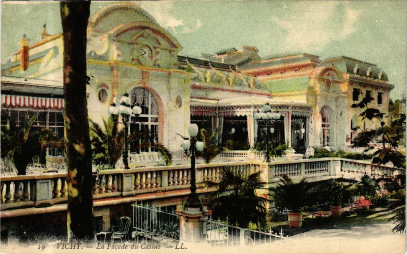 Carte postale ancienne Vichy La Facade du Casino à Vichy