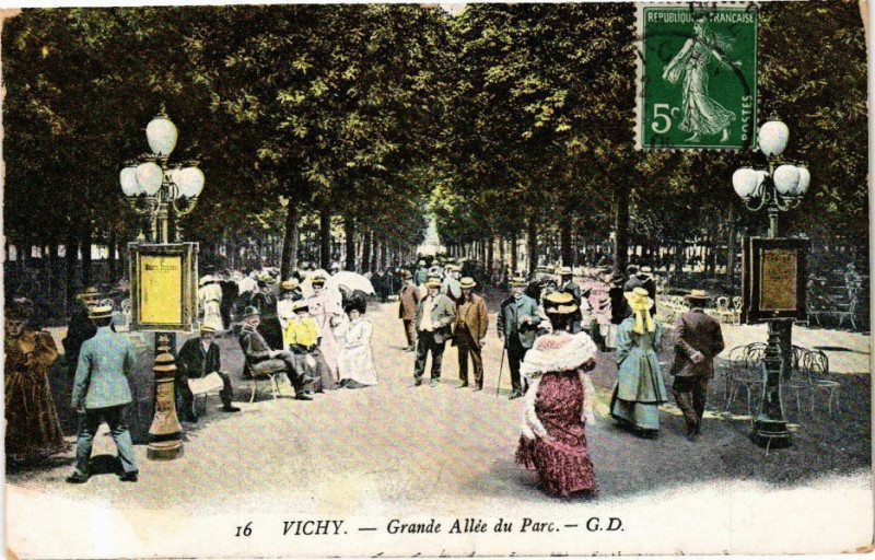 Carte postale ancienne Vichy Grande Allée de Parc à Vichy