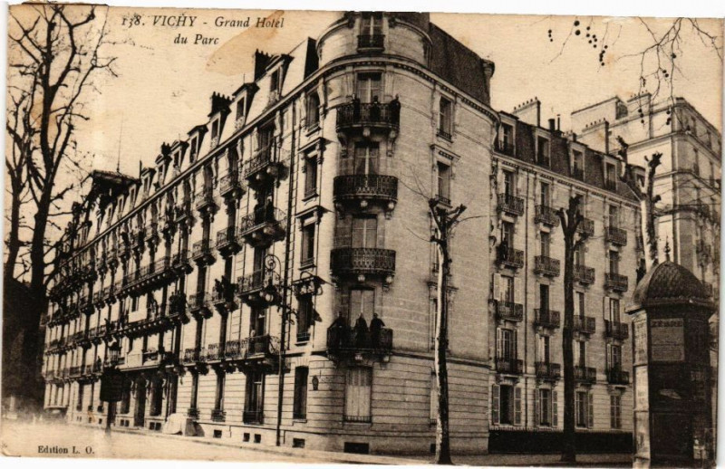 Carte postale ancienne Vichy Grand Hotel du Parc à Vichy