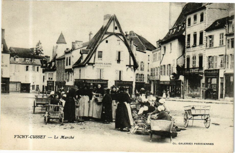 Carte postale ancienne Vichy Cusset - Le Marché à Vichy