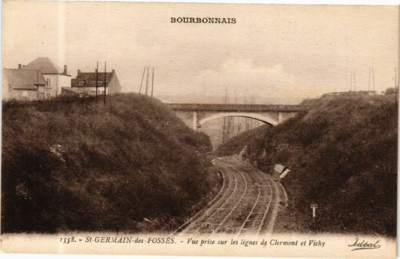 Carte postale ancienne Saint-Germain-des-Fosses Vue prise sur les lignes de Clermont,VICHY à Vichy