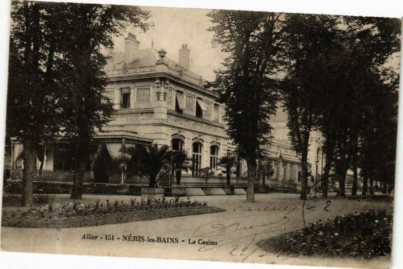 Carte postale ancienne Neris-les-Bains - Le Casino à Néris-les-Bains