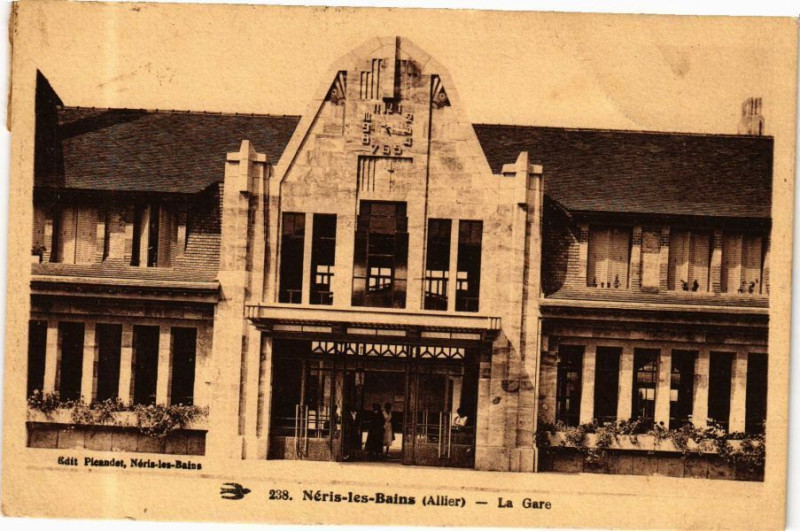 Carte postale ancienne Neris-les-Bains - La Gare à Néris-les-Bains