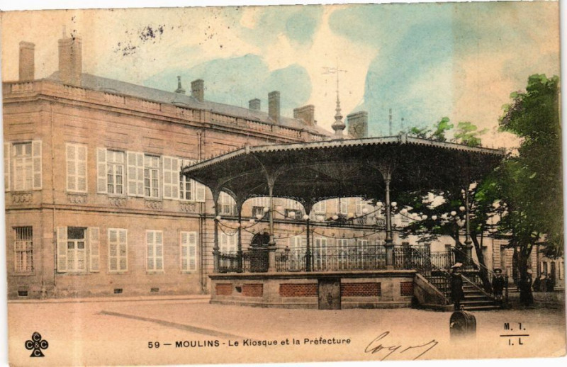 Carte postale ancienne Moulins - Le Kiosque et la Préfecture à Moulins