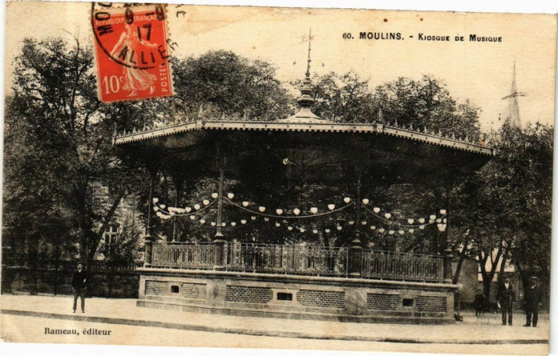 Carte postale ancienne Moulins - Kiosque de Musique à Moulins