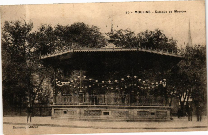 Carte postale ancienne Moulins - Kiosque de Musique à Moulins