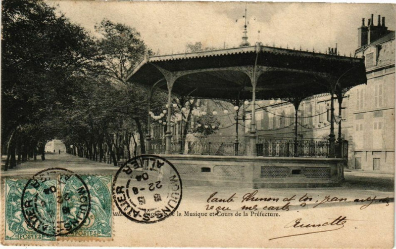 Carte postale ancienne Moulins - Kiosque de la Musique et Cours de la Préfecture à Moulins