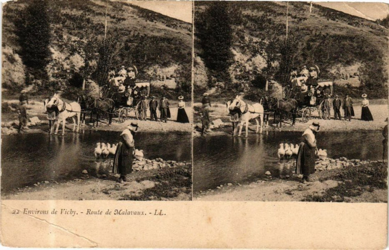 Carte postale ancienne Environs de Vichy Route de Malavaux à Vichy