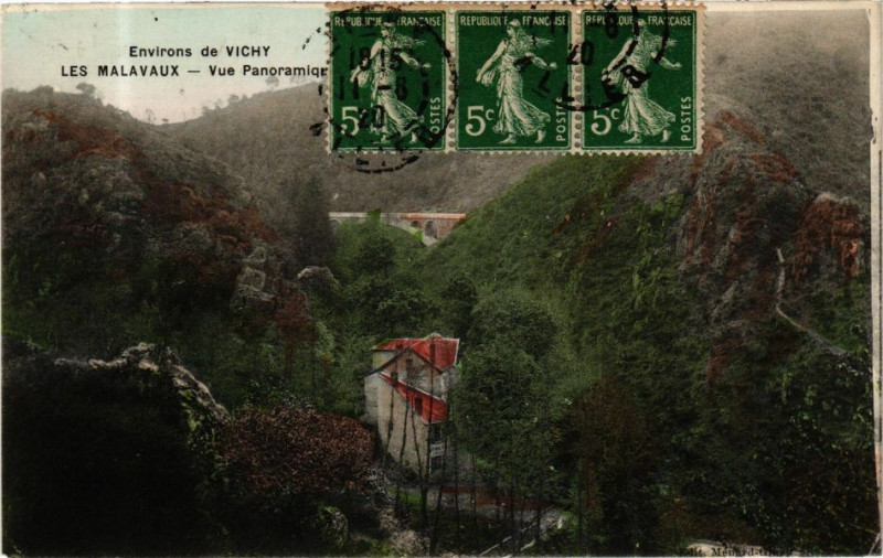 Carte postale ancienne Environs de Vichy Les Malavaux Vue Panoramique à Vichy