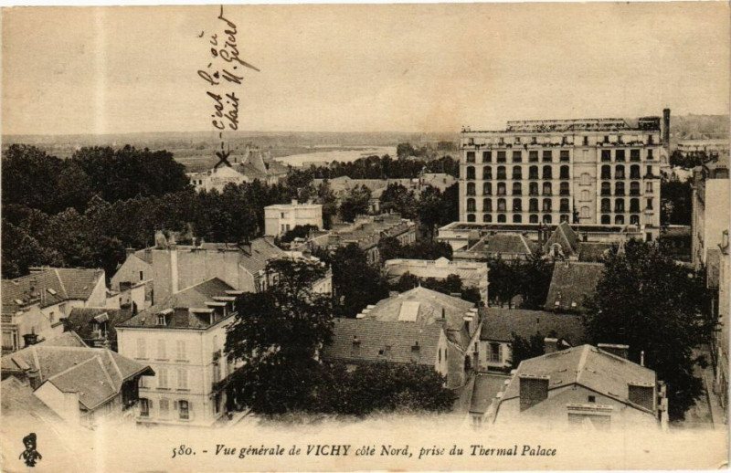 Carte postale ancienne Vue générale de Vichy coté nord prise du Thermal Palace à Vichy