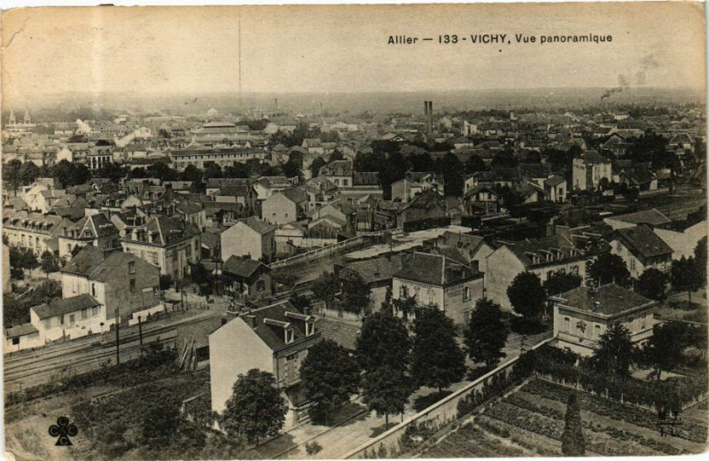 Carte postale ancienne Vichy Vue panoramique à Vichy