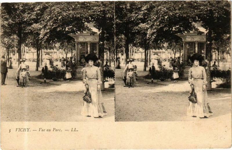 Carte postale ancienne Vichy Vue au Parc à Vichy