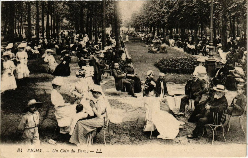 Carte postale ancienne Vichy Un Coin du Parc à Vichy