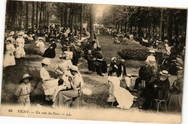 Carte postale ancienne Vichy Un coin du Parc à Vichy