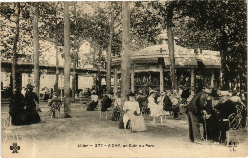 Carte postale ancienne Vichy Un coin du Parc à Vichy