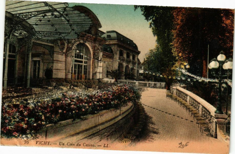 Carte postale ancienne Vichy Un coin du Casino à Vichy