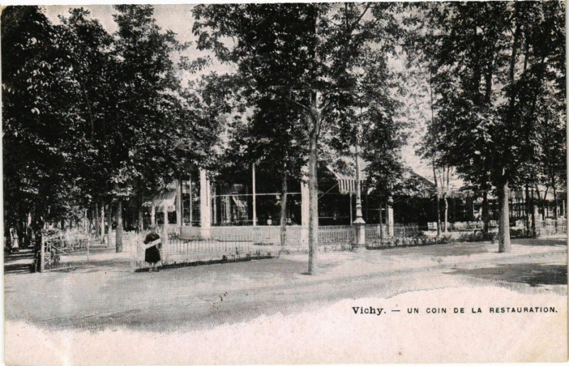 Carte postale ancienne Vichy Un Coin de la Restauration à Vichy