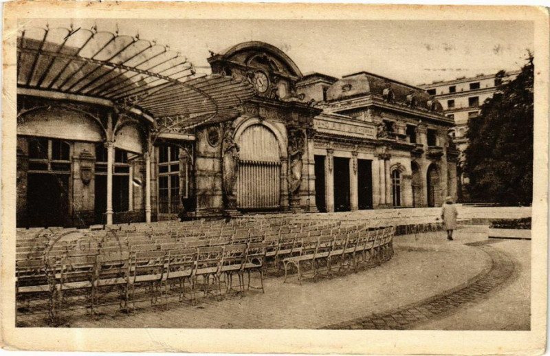 Carte postale ancienne Vichy Terrasse et Théatre du Casino à Vichy