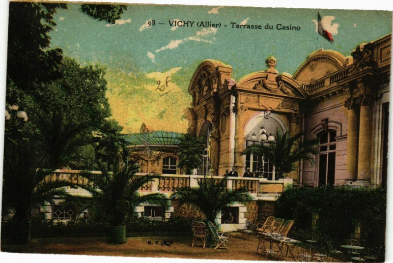 Carte postale ancienne Vichy Terrasse du Casino à Vichy